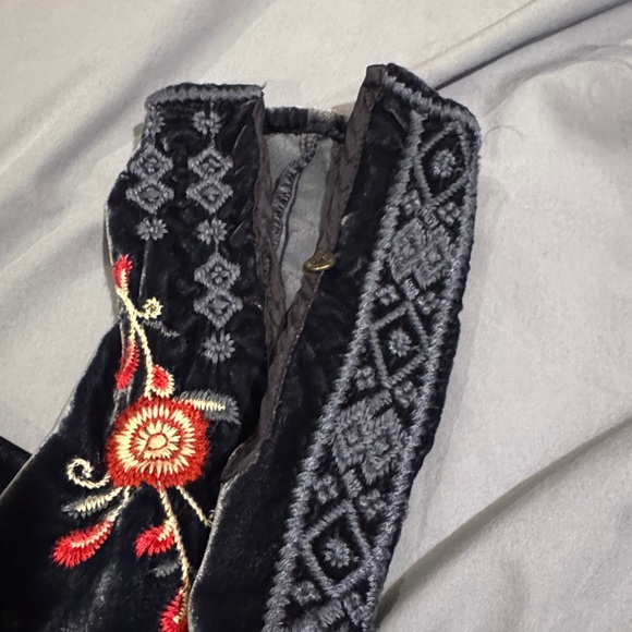 Johnny Was Blue Embroidered Top - Picture 7 of 7